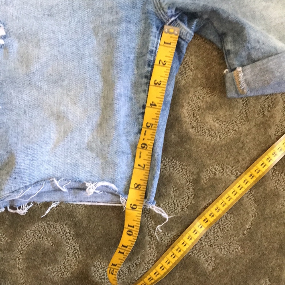 Shorts - Picture 3 of 6